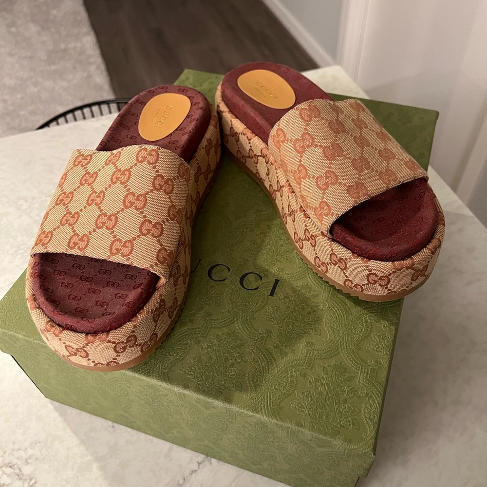 Gucci Women's Original GG Slide Sandal Size: 38.5